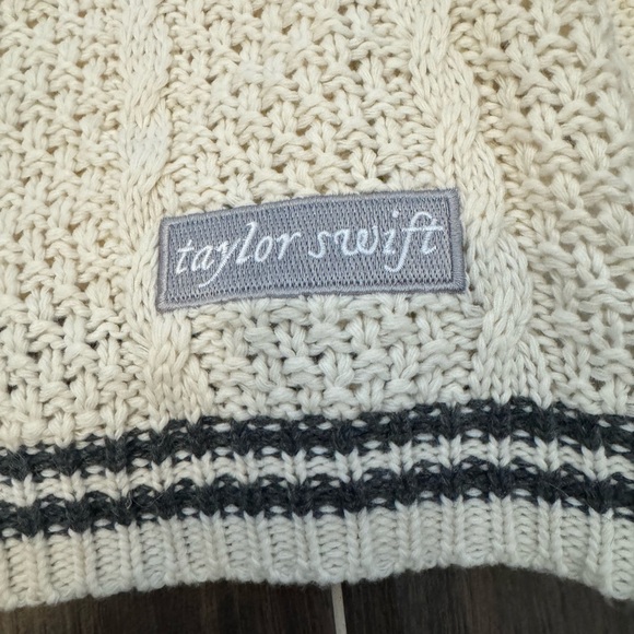 🦋 Authentic Taylor Swift Folklore Cardigan M/L 🦋 - Picture 2 of 6